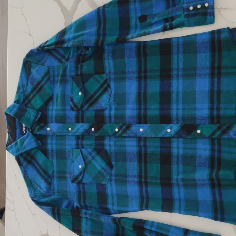 Wrangler long sleeve flannel with pearl buttons. Large Tall